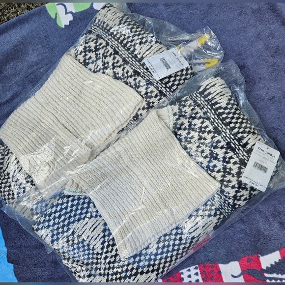 Free People Jupiter Pullover Turtleneck Sweater Falling Waters Combo Sm Md NWT - Picture 2 of 16